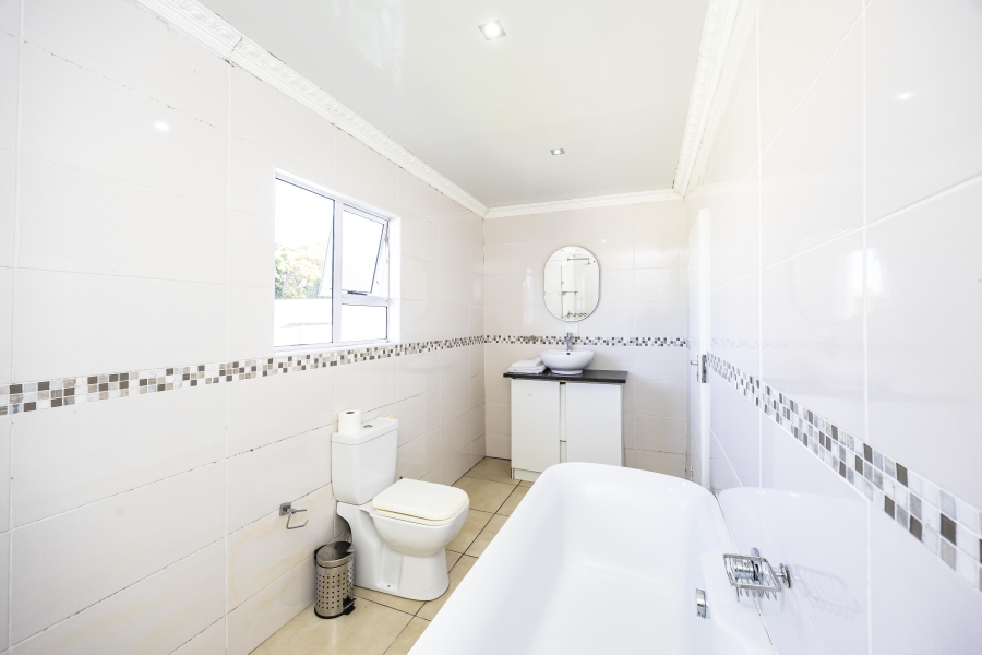 Commercial Property for Sale in Sunnyridge Eastern Cape